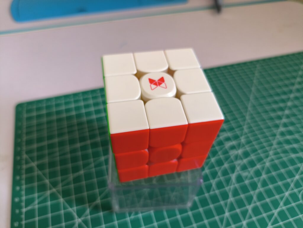 三阶魔方层先法新手教程(黄白小花法) https://serv00.theqhs.eu.org/wp-content/uploads/2024/07/IMG_20240703_134210-1024x769.jpg